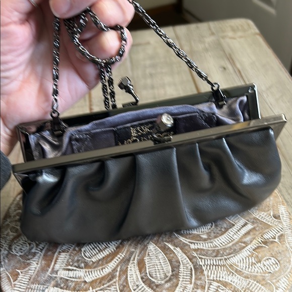 JESSICA MCCLINTOCK LEATHER GRAY KISS LOCK BLACK CHAIN STRAP EVENING BAG - Picture 2 of 12